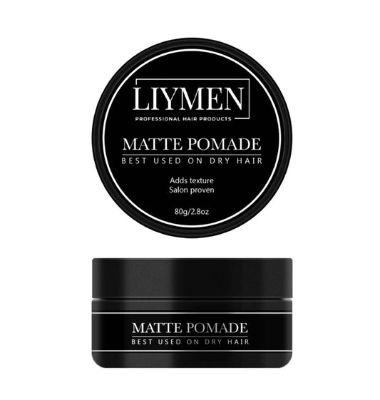 Pomada profesional de fijación fuerte con acabado mate, ideal para estilos definidos y estructurados con un aspecto natural. Perfecta para un look moderno y sofisticado.